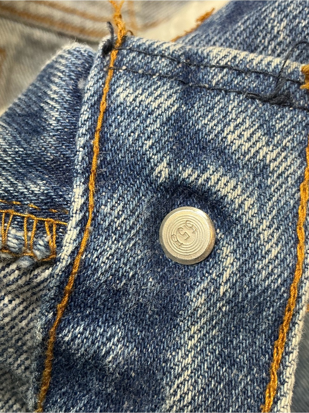 Vintage Levi’s 501 button fly medium/light wash straight leg jeans 27 x 30 USA - Picture 4 of 10